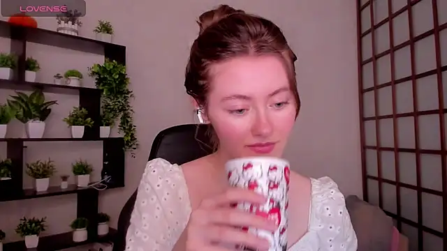 Snapshot of KateCuddle chatting on February 18, 2026, 2:51 am KateCuddle online show from February 18, 2026, 2:51 am