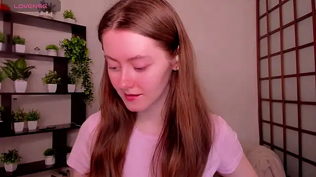 KateCuddle online show from May 5, 2026, 1:57 am