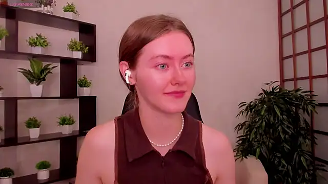 KateCuddle online show from August 5, 2026, 2:36 am