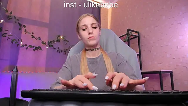 Snapshot of Anna_Fink chatting on February 18, 2025, 5:53 am Anna Fink online show from February 18, 2025, 5:53 am