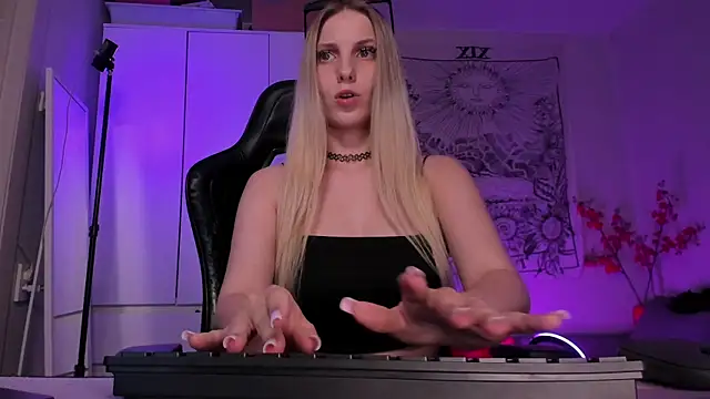 Anna Fink online show from July 31, 2026, 8:30 pm