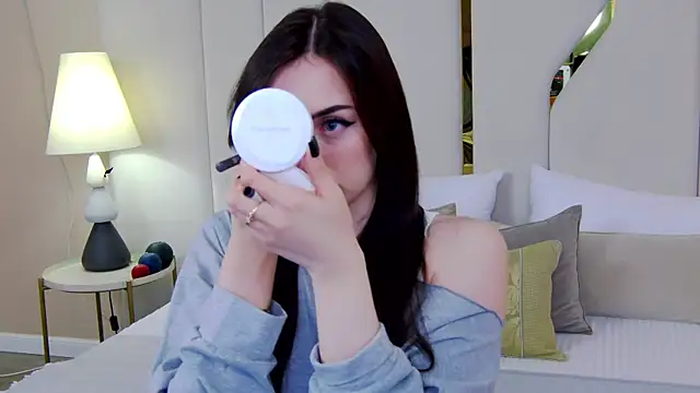 Betty Bridge online show from April 6, 2026, 2:42 am