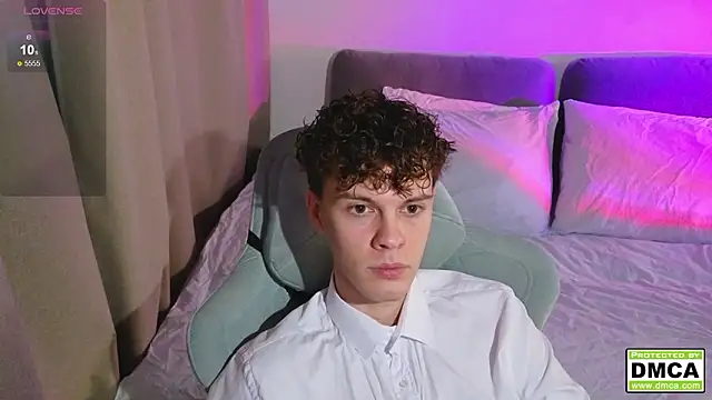 cute thomas online show from February 11, 2026, 3:06 pm