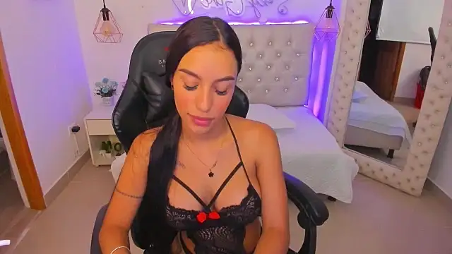 xiomara  cortes online show from January 27, 2025, 7:03 pm