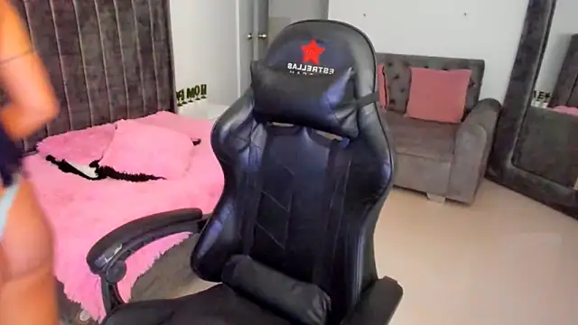 Snapshot of xiomara__cortes chatting on September 18, 2025, 7:38 pm xiomara cortes online show from September 18, 2025, 7:38 pm