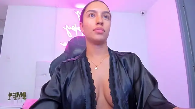 Snapshot of xiomara__cortes chatting on November 6, 2025, 12:55 am xiomara cortes online show from November 6, 2025, 12:55 am