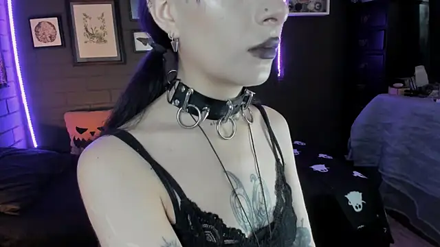 Snapshot of insania_9999_ chatting on October 22, 2025, 5:34 pm insania 9999 online show from October 22, 2025, 5:34 pm