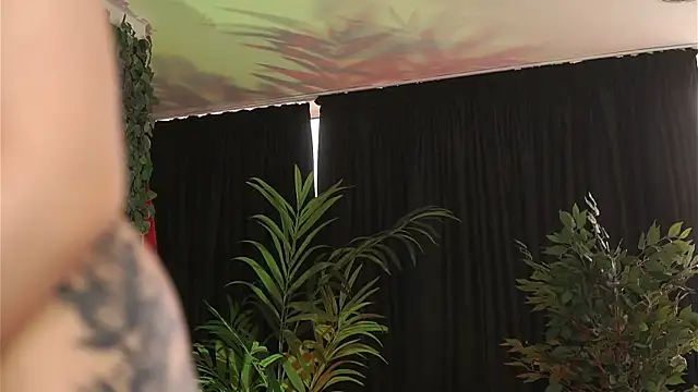 Snapshot of HotSkinnyX chatting on March 14, 2025, 5:27 am HotSkinnyX online show from March 14, 2025, 5:27 am