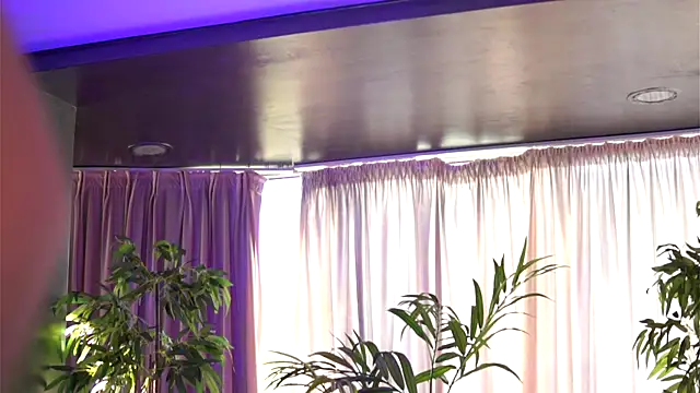 Snapshot of HotSkinnyX chatting on September 18, 2025, 6:15 am HotSkinnyX online show from September 18, 2025, 6:15 am