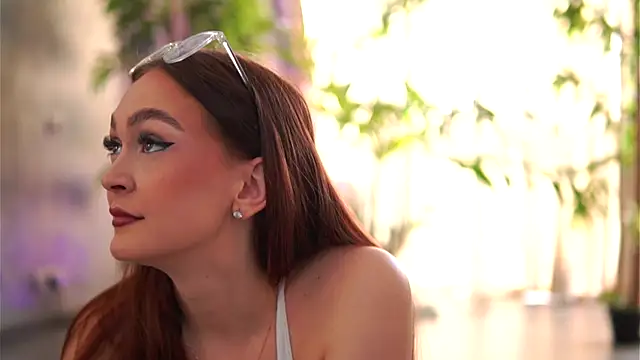 Snapshot of HotSkinnyX chatting on October 23, 2025, 8:24 am HotSkinnyX online show from October 23, 2025, 8:24 am