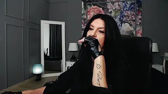 Snapshot of DomMelissaW chatting on January 5, 2025, 1:13 am DomMelissaW online show from January 5, 2025, 1:13 am