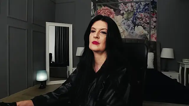 Snapshot of DomMelissaW chatting on February 22, 2025, 1:33 am DomMelissaW online show from February 22, 2025, 1:33 am