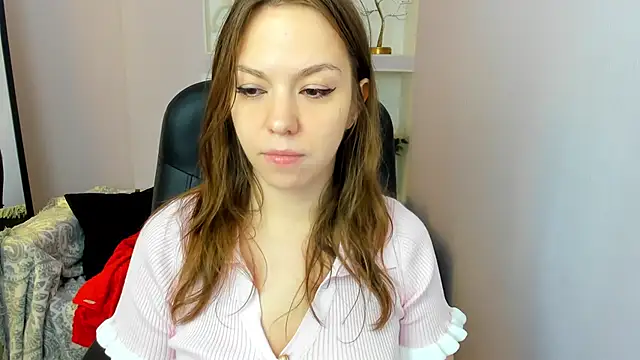 Snapshot of Persephoni chatting on July 2, 2026, 11:05 am Persephoni online show from July 2, 2026, 11:05 am