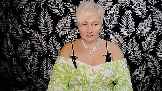 Snapshot of Olivia_playful chatting on December 8, 2024, 5:01 pm Olivia playful online show from December 8, 2024, 5:01 pm