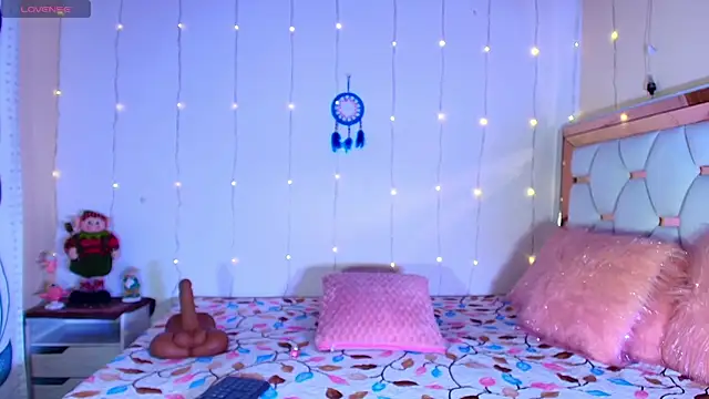 Snapshot of Julieth_Rossi chatting on January 24, 2025, 4:05 am Julieth Rossi online show from January 24, 2025, 4:05 am