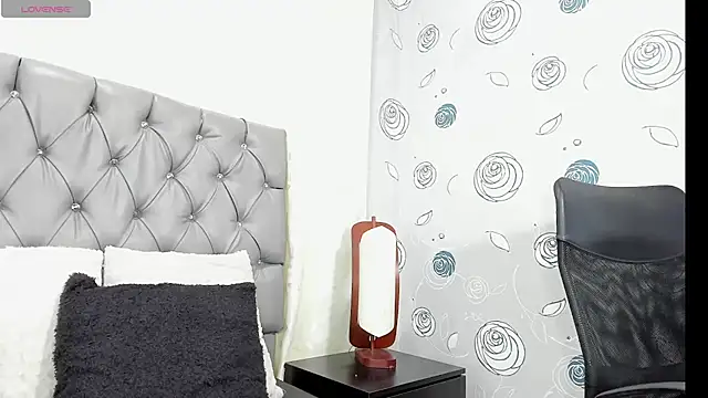 luna evaa online show from October 10, 2025, 2:27 pm