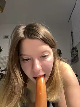 kimczii online show from April 1, 2026, 6:14 am