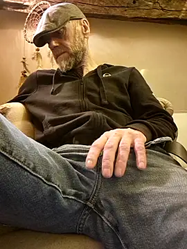 eddouxxx78 online show from April 12, 2026, 5:40 pm