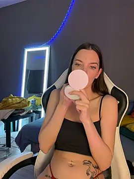 julia fly online show from February 18, 2026, 9:05 am