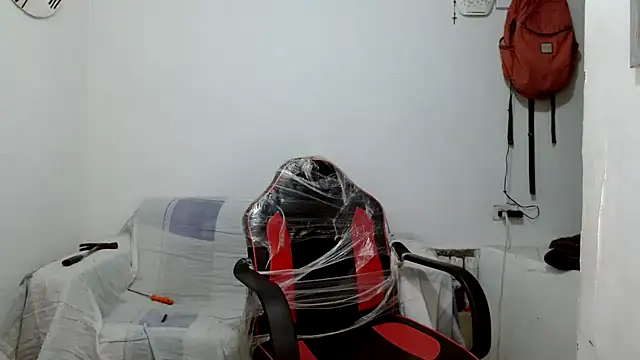 angelamarie1 online show from October 7, 2025, 12:08 am