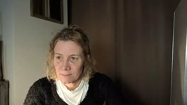 Lola Belgium online show from April 8, 2026, 4:29 pm