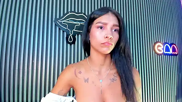 Snapshot of LauraAristizabal chatting on January 21, 2025, 1:22 pm LauraAristizabal online show from January 21, 2025, 1:22 pm