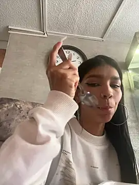 Snapshot of LauraAristizabal chatting on January 25, 2025, 7:39 pm LauraAristizabal online show from January 25, 2025, 7:39 pm