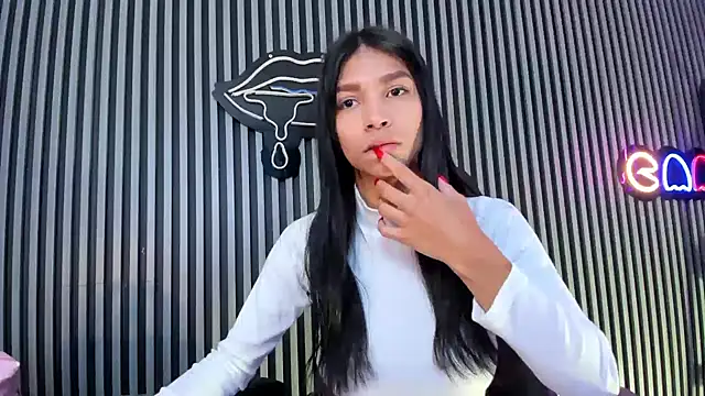 Snapshot of LauraAristizabal chatting on February 7, 2025, 1:01 pm LauraAristizabal online show from February 7, 2025, 1:01 pm