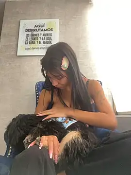 Snapshot of LauraAristizabal chatting on February 23, 2025, 6:45 pm LauraAristizabal online show from February 23, 2025, 6:45 pm