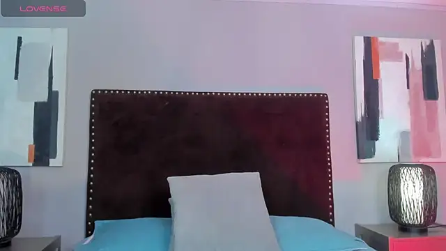 Snapshot of LauraAristizabal chatting on March 13, 2025, 1:07 pm LauraAristizabal online show from March 13, 2025, 1:07 pm