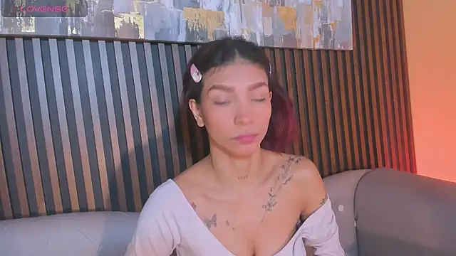 Snapshot of LauraAristizabal chatting on September 15, 2025, 1:00 pm LauraAristizabal online show from September 15, 2025, 1:00 pm