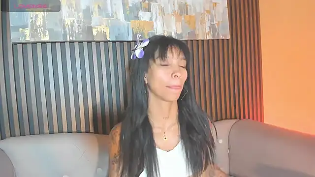 Snapshot of LauraAristizabal chatting on October 3, 2025, 12:24 pm LauraAristizabal online show from October 3, 2025, 12:24 pm