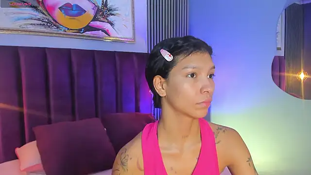 Snapshot of LauraAristizabal chatting on October 31, 2025, 11:44 am LauraAristizabal online show from October 31, 2025, 11:44 am