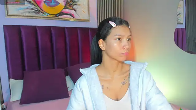 Snapshot of LauraAristizabal chatting on November 4, 2025, 11:53 am LauraAristizabal online show from November 4, 2025, 11:53 am