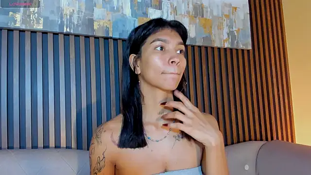 Snapshot of LauraAristizabal chatting on November 9, 2025, 12:36 pm LauraAristizabal online show from November 9, 2025, 12:36 pm