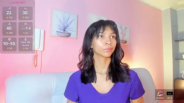 Snapshot of LauraAristizabal chatting on November 12, 2025, 12:49 pm LauraAristizabal online show from November 12, 2025, 12:49 pm