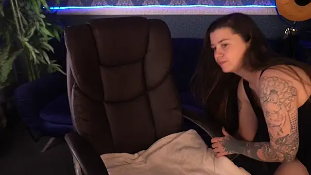 AmellyMilly online show from November 8, 2025, 1:44 pm