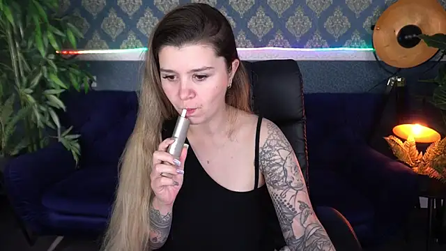 AmellyMilly online show from November 30, 2025, 8:13 pm