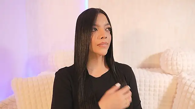 sarah hiill online show from February 13, 2025, 8:45 pm