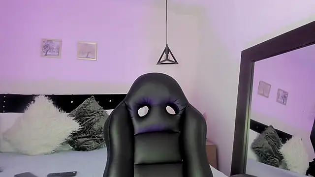 Snapshot of CeliWoods chatting on September 25, 2025, 11:25 am CeliWoods online show from September 25, 2025, 11:25 am