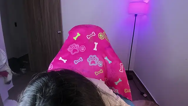 Miss Nicole online show from November 30, 2025, 7:07 pm