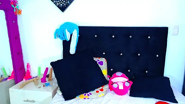 Jenng18 online show from April 5, 2026, 11:57 pm