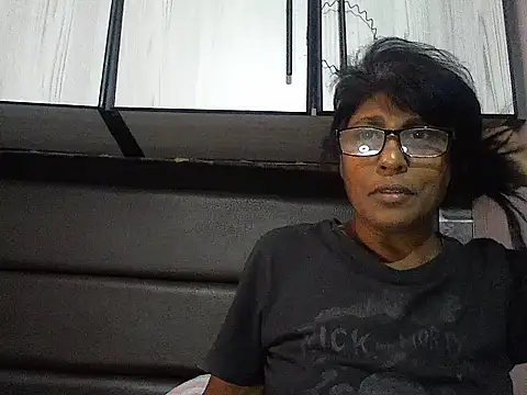 Snapshot of MsAttitude chatting on November 8, 2025, 1:11 pm MsAttitude online show from November 8, 2025, 1:11 pm