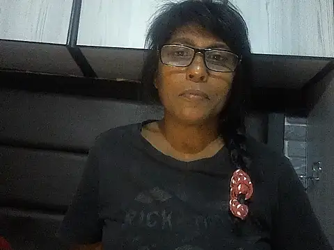 Snapshot of MsAttitude chatting on November 14, 2025, 5:22 pm MsAttitude online show from November 14, 2025, 5:22 pm