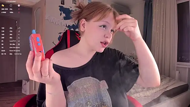 Snapshot of LisaLaas chatting on December 4, 2024, 1:36 am LisaLaas online show from December 4, 2024, 1:36 am