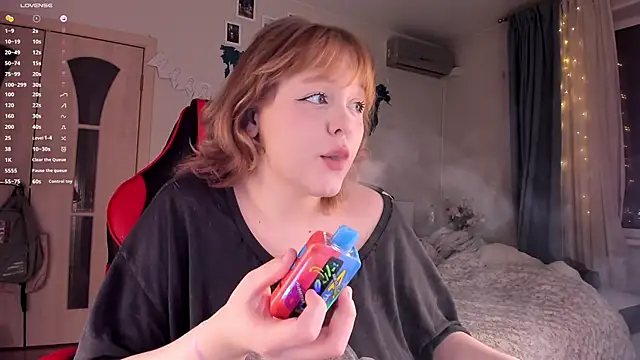 Snapshot of LisaLaas chatting on December 5, 2024, 8:00 pm LisaLaas online show from December 5, 2024, 8:00 pm