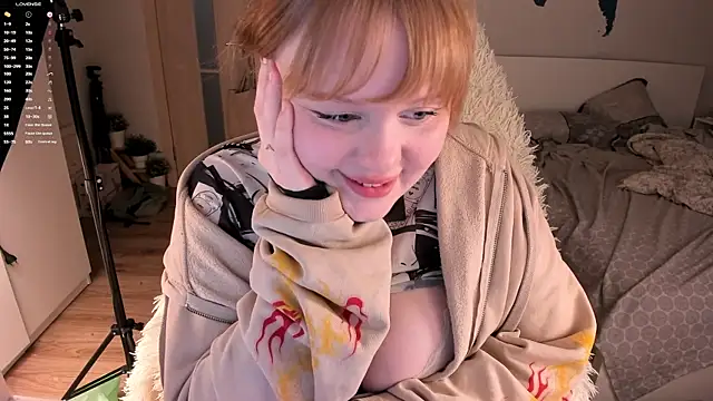 Snapshot of LisaLaas chatting on December 10, 2024, 4:49 pm LisaLaas online show from December 10, 2024, 4:49 pm