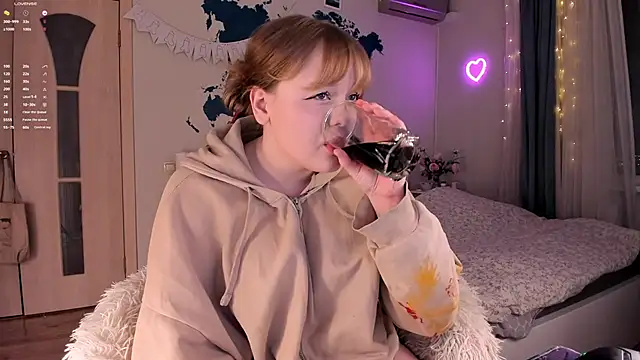 Snapshot of LisaLaas chatting on December 11, 2024, 2:44 pm LisaLaas online show from December 11, 2024, 2:44 pm