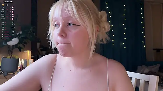 LisaLaas online show from March 29, 2026, 8:20 pm