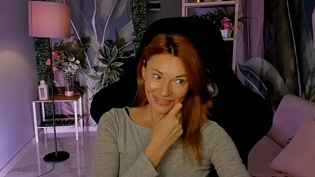 MistyBarnes online show from November 23, 2025, 1:44 pm